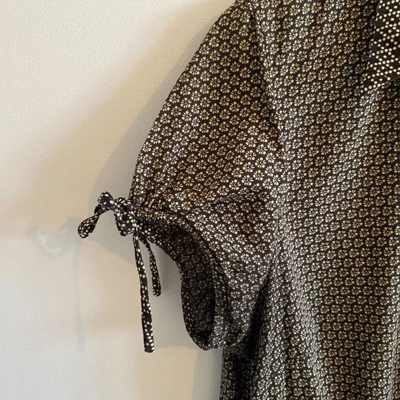 Vintage Esprit Short Sleeved Floral Button Top with Bows, Gathered Waist, V-Neck - Picture 3 of 8